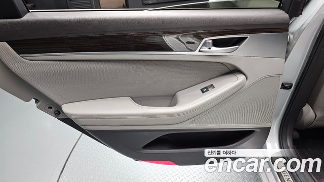 Genesis G80 2018 — photo 15