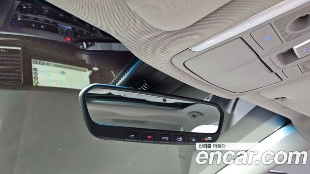 Genesis G80 2018 — photo 30