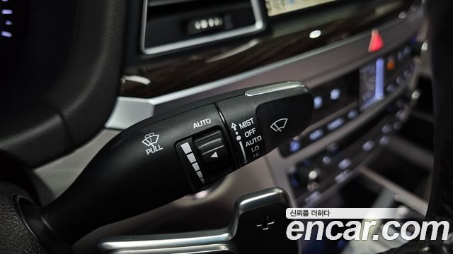 Genesis G80 2018 — photo 32