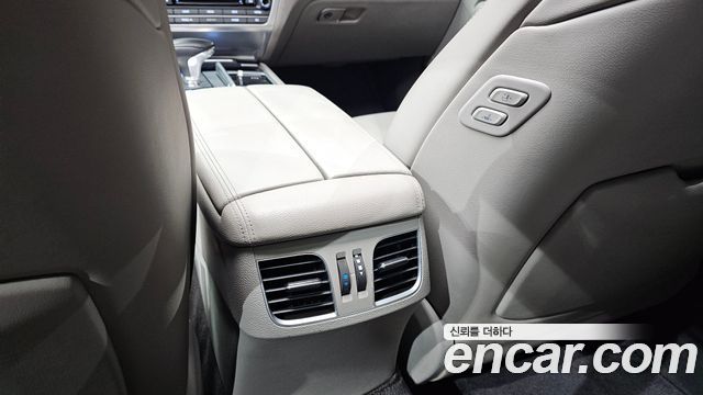 Genesis G80 2018 — photo 33