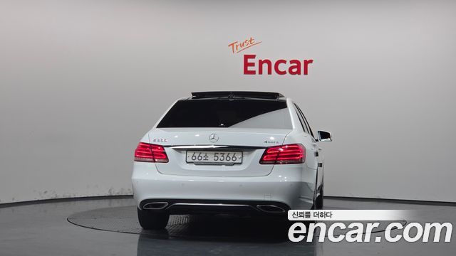 Mercedes-Benz E-Class 2016 — photo 4