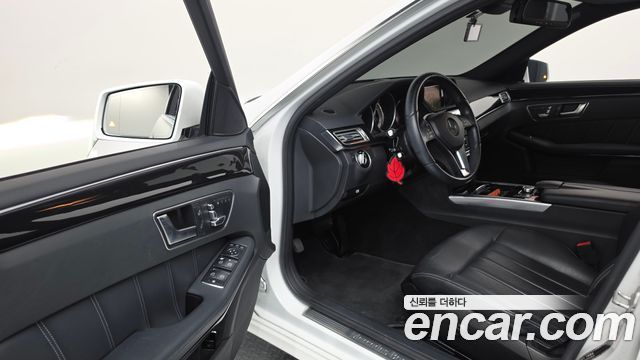 Mercedes-Benz E-Class 2016 — photo 10