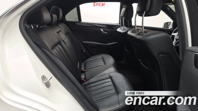 Mercedes-Benz E-Class 2016 — photo 12