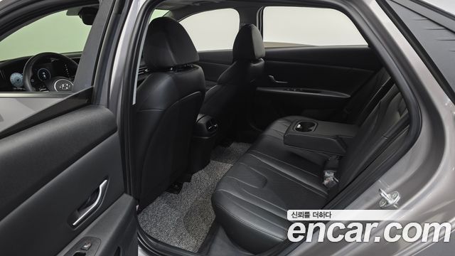 Hyundai AVANTE 2022 — photo 18