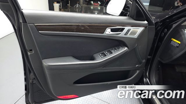 Genesis G80 2018 — photo 14