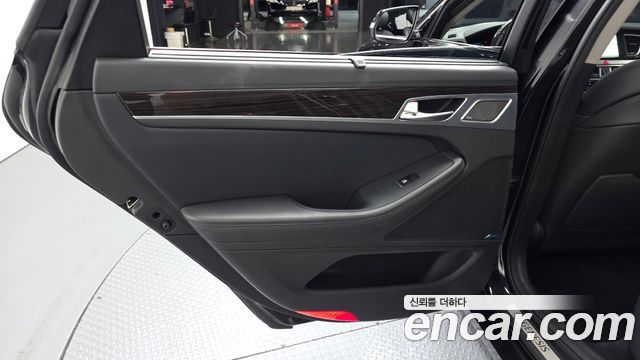 Genesis G80 2018 — photo 15