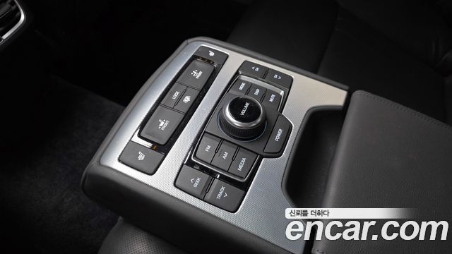 Genesis G80 2018 — photo 28