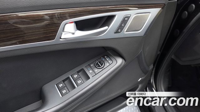 Genesis G80 2018 — photo 30