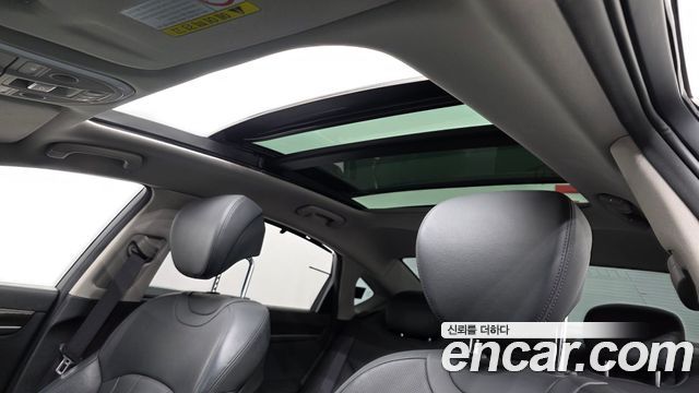 Genesis G80 2018 — photo 32