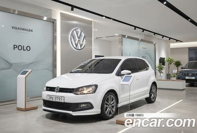 Volkswagen Polo 2016 — photo 1