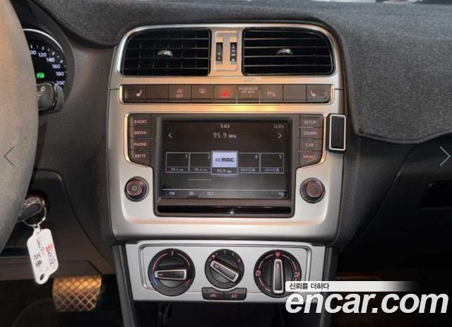 Volkswagen Polo 2016 — photo 10