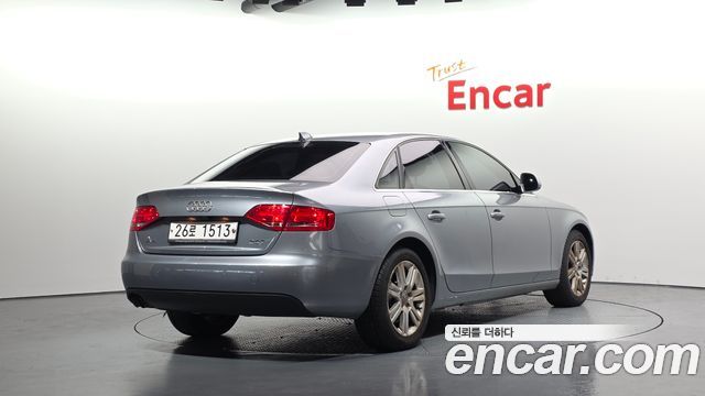 Audi A4 2009 — photo 2
