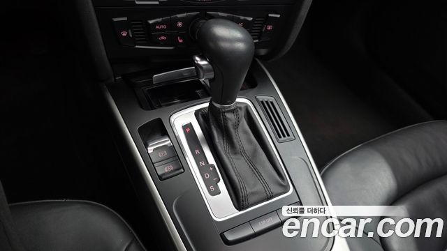 Audi A4 2009 — photo 12