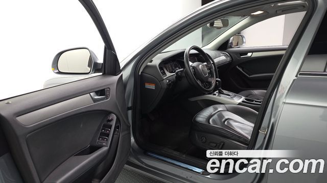 Audi A4 2009 — photo 13