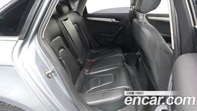 Audi A4 2009 — photo 18