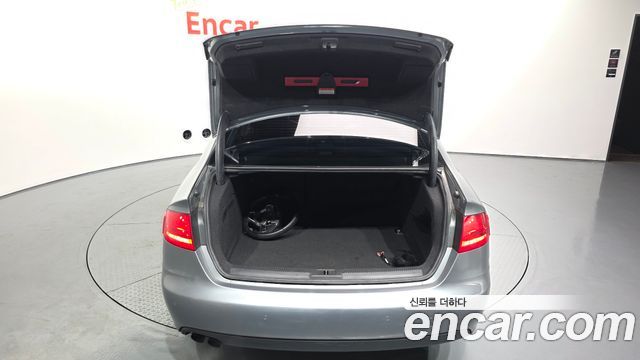 Audi A4 2009 — photo 26