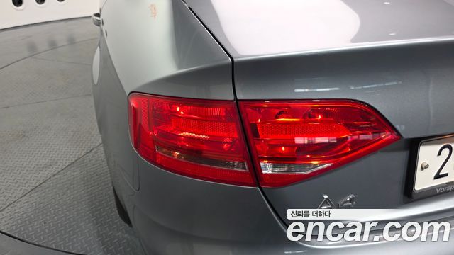 Audi A4 2009 — photo 9