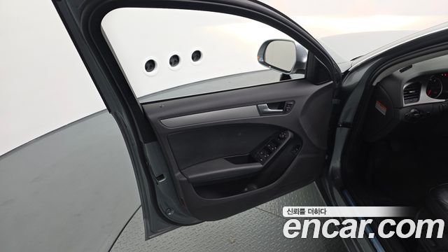 Audi A4 2009 — photo 14