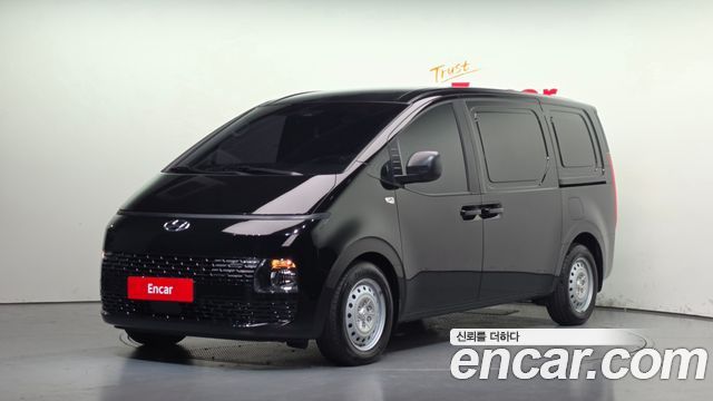 Hyundai Staria 2022 — photo 1