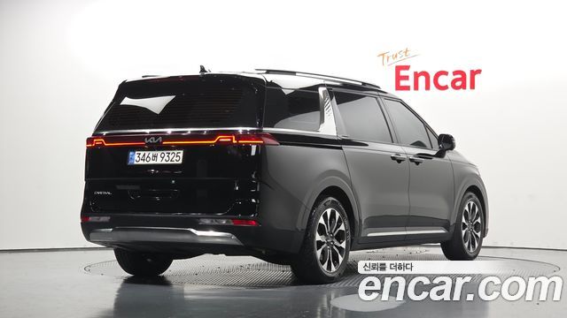 Kia Canival 2023 — photo 2