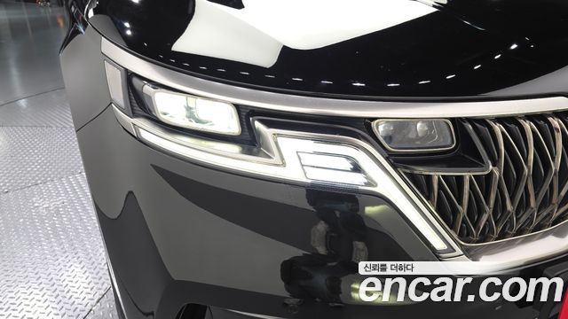 Kia Canival 2023 — photo 8
