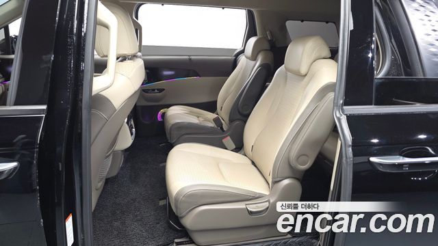 Kia Canival 2023 — photo 16