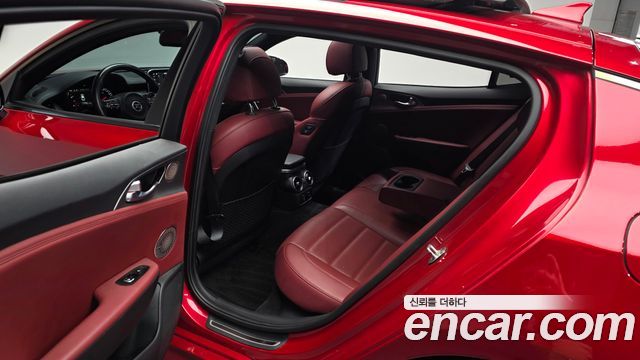 Kia Stinger 2018 — photo 16