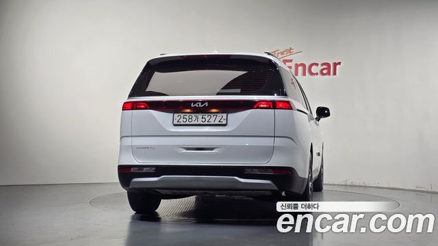 Kia Canival 2023 — photo 4