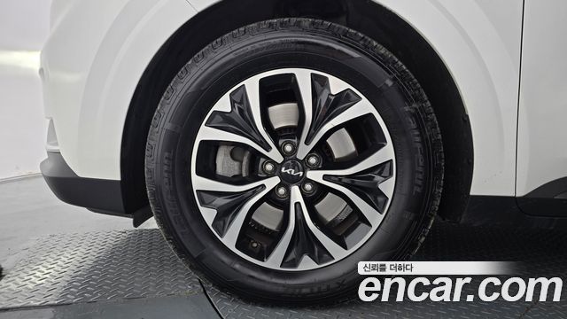 Kia Canival 2023 — photo 5