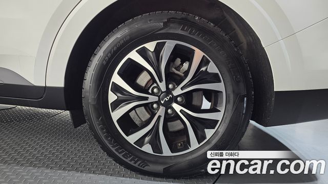 Kia Canival 2023 — photo 7