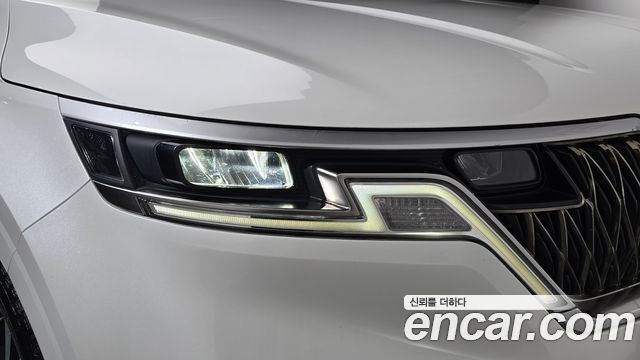 Kia Canival 2023 — photo 8