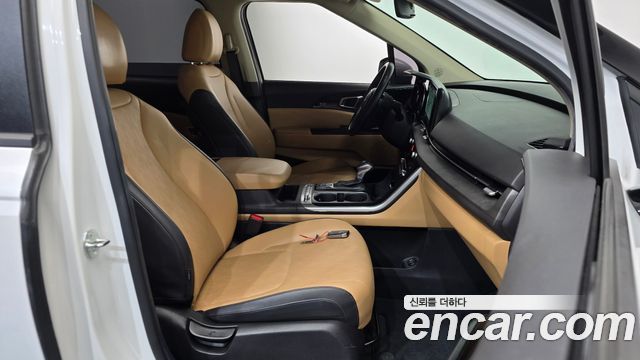 Kia Canival 2023 — photo 16