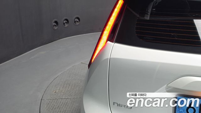 Kia Niro 2023 — photo 9