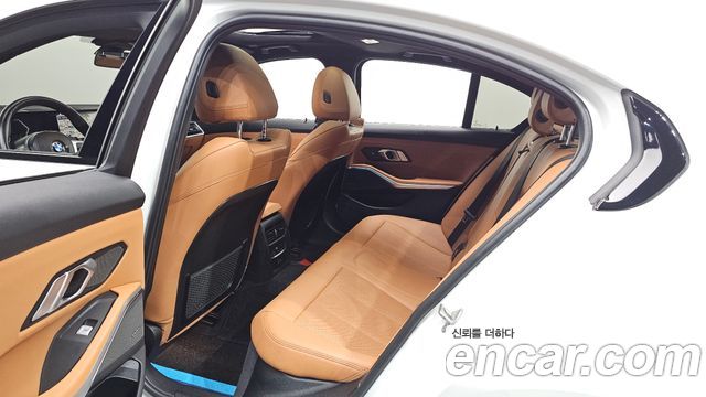BMW 3-Series 2023 — photo 18