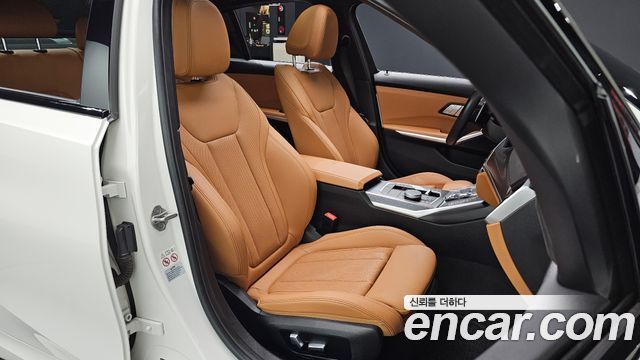 BMW 3-Series 2023 — photo 16