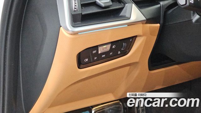 BMW 3-Series 2023 — photo 27