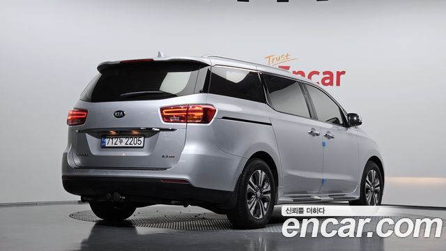 Kia Canival 2020 — photo 2