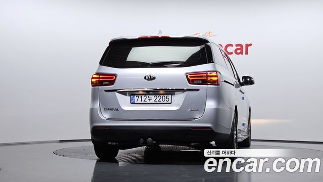 Kia Canival 2020 — photo 4