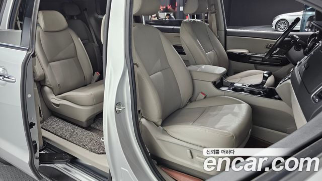 Kia Canival 2020 — photo 17