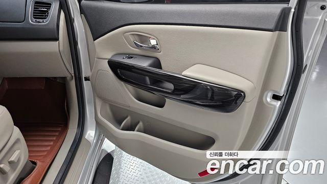 Kia Canival 2020 — photo 15