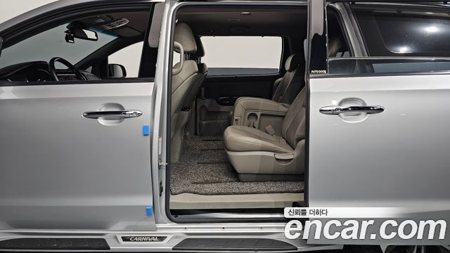 Kia Canival 2020 — photo 16