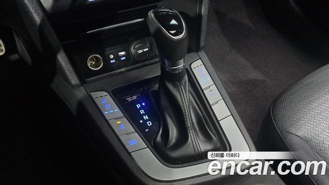 Hyundai AVANTE 2017 — photo 9