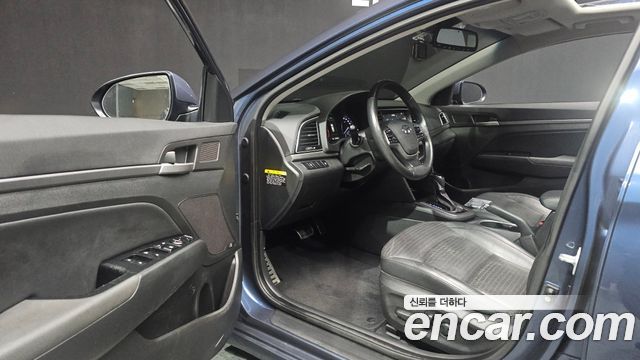 Hyundai AVANTE 2017 — photo 10