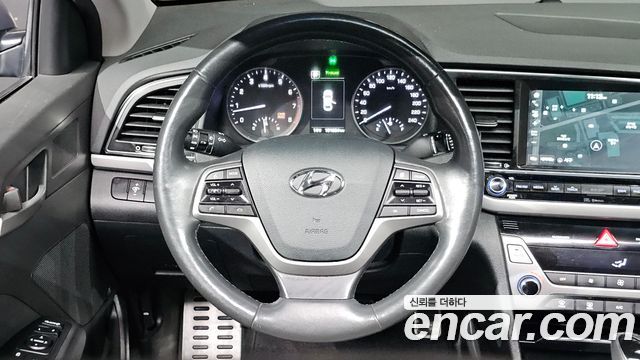 Hyundai AVANTE 2017 — photo 13