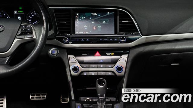 Hyundai AVANTE 2017 — photo 14
