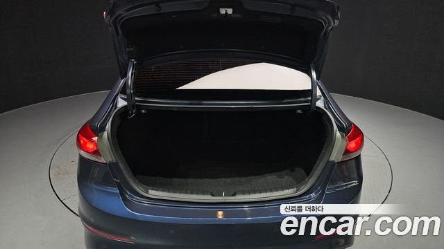 Hyundai AVANTE 2017 — photo 20