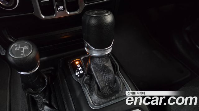 Jeep Wrangler 2018 — photo 12