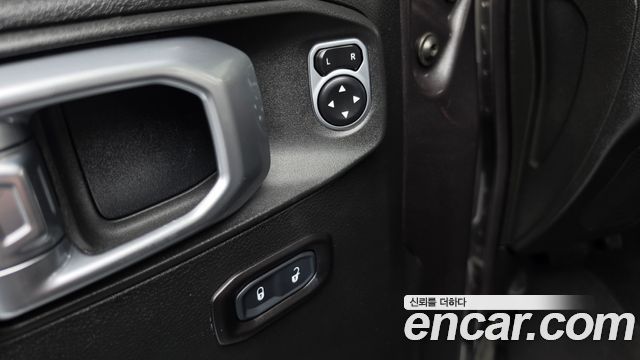 Jeep Wrangler 2018 — photo 24