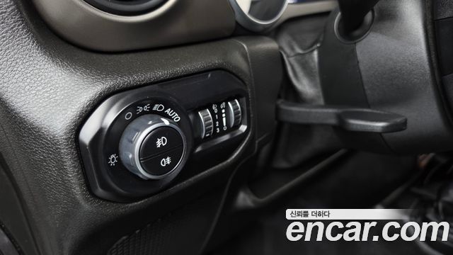 Jeep Wrangler 2018 — photo 26