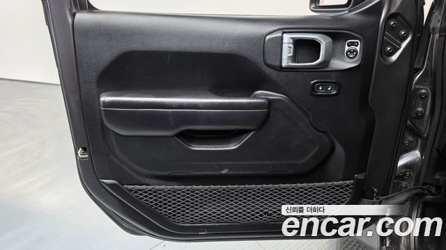 Jeep Wrangler 2018 — photo 14